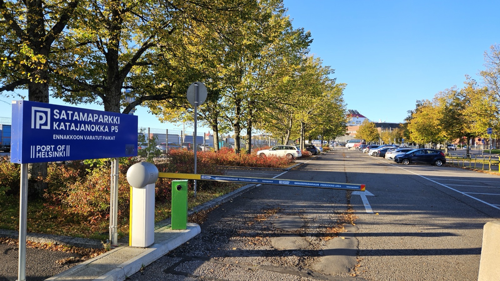 Katajanokka P5 — sisäänajo ja Satamaparkki-opaste